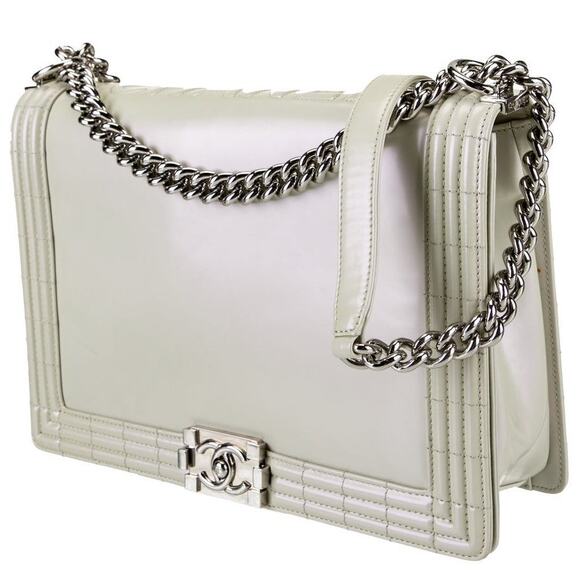 Chanel Pearl Iridescent Glazed Patent Leather Large Reverso Boy Flap Bag - Picture 2 of 16